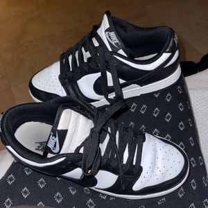 Nike panda dunks low